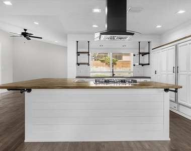 8756 Granada Boulevard - Photo Thumbnail 6