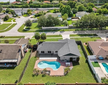 8756 Granada Boulevard - Photo Thumbnail 2