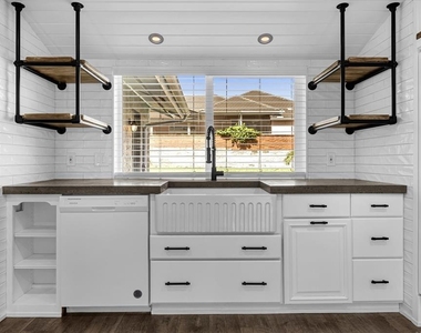 8756 Granada Boulevard - Photo Thumbnail 8