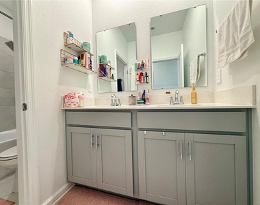 2970 Armstrong Avenue - Photo Thumbnail 43
