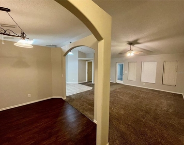 12119 Warwick Circle - Photo Thumbnail 5