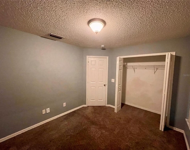12119 Warwick Circle - Photo Thumbnail 19