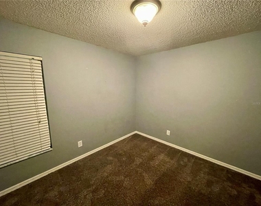 12119 Warwick Circle - Photo Thumbnail 18