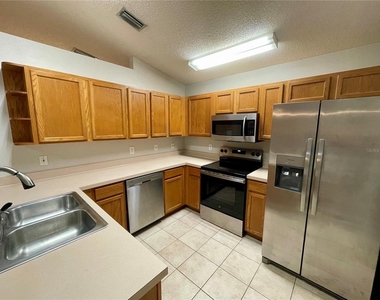 12119 Warwick Circle - Photo Thumbnail 9