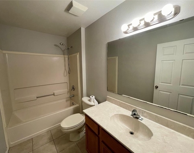 12119 Warwick Circle - Photo Thumbnail 20