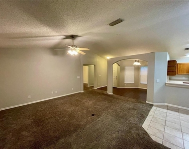 12119 Warwick Circle - Photo Thumbnail 4