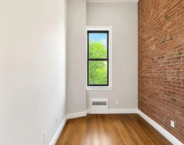 West 14th Street - Photo Thumbnail 1