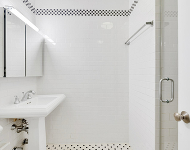 226 East 70th Street - Photo Thumbnail 7