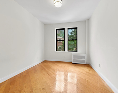 226 East 70th Street - Photo Thumbnail 3