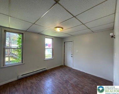 38 Clay Street - Photo Thumbnail 10
