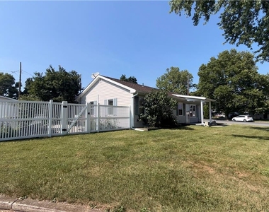 49 Seyfried Avenue - Photo Thumbnail 21