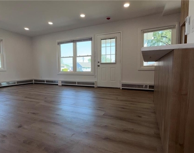 49 Seyfried Avenue - Photo Thumbnail 37
