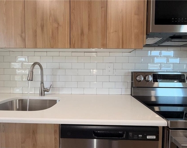 49 Seyfried Avenue - Photo Thumbnail 38