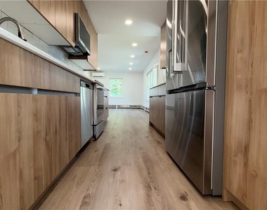 49 Seyfried Avenue - Photo Thumbnail 41