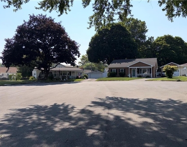 49 Seyfried Avenue - Photo Thumbnail 15