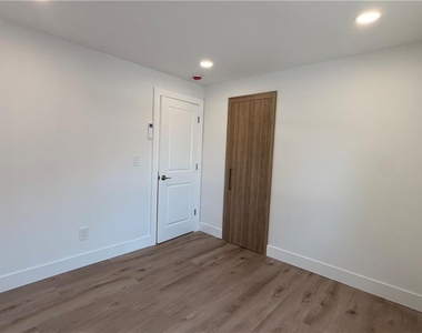 49 Seyfried Avenue - Photo Thumbnail 44