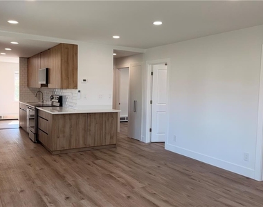 49 Seyfried Avenue - Photo Thumbnail 36