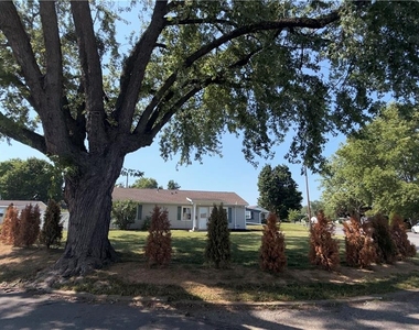 49 Seyfried Avenue - Photo Thumbnail 16