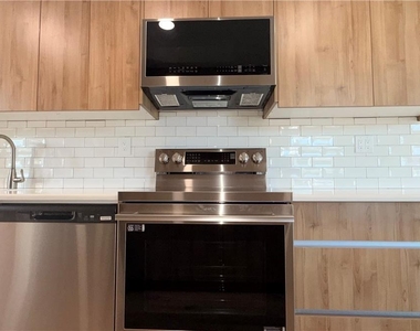 49 Seyfried Avenue - Photo Thumbnail 35