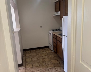 215 W Broad Street - Photo Thumbnail 4