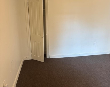 929 Gordon Street - Photo Thumbnail 8