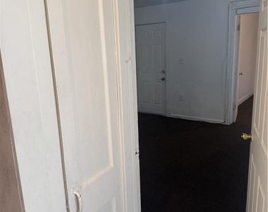 929 Gordon Street - Photo Thumbnail 5