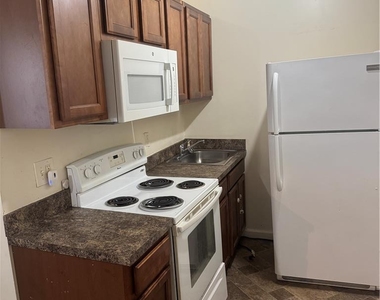 929 Gordon Street - Photo Thumbnail 2
