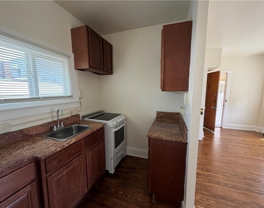 214 Saint Cloud Street - Photo Thumbnail 3