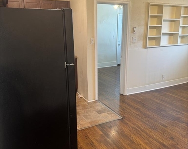 702 Wyandotte Street - Photo Thumbnail 3
