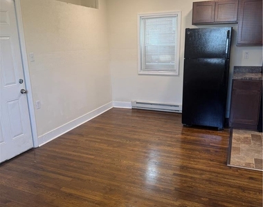 702 Wyandotte Street - Photo Thumbnail 4