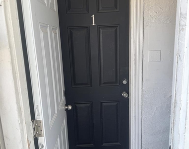 702 Wyandotte Street - Photo Thumbnail 12