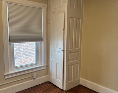 716 W Washington Street - Photo Thumbnail 4