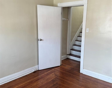 716 W Washington Street - Photo Thumbnail 10