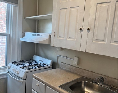 716 W Washington Street - Photo Thumbnail 2