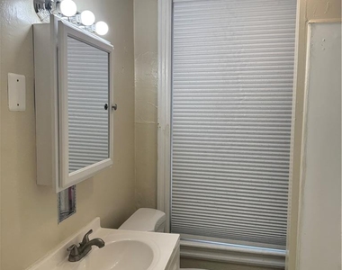 814 Washington Street - Photo Thumbnail 10