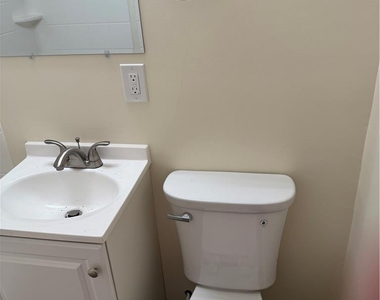 2228 W Allen Street - Photo Thumbnail 9