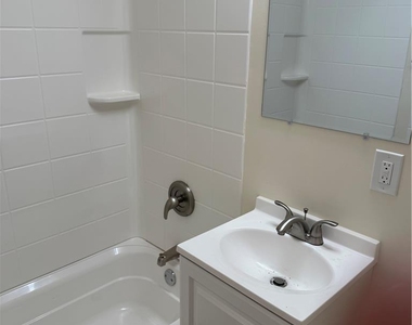 2228 W Allen Street - Photo Thumbnail 8
