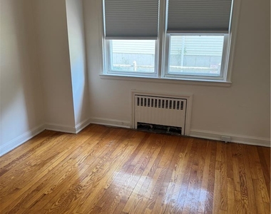 2228 W Allen Street - Photo Thumbnail 6