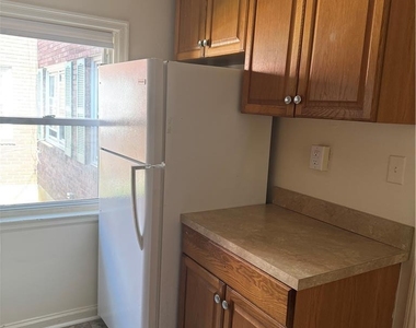 2228 W Allen Street - Photo Thumbnail 4