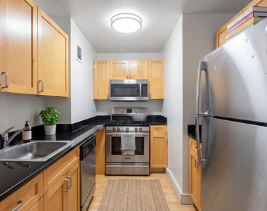 323 West 96th Street - Photo Thumbnail 3
