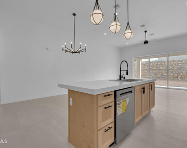 12825 Middlesbrough Avenue - Photo Thumbnail 33
