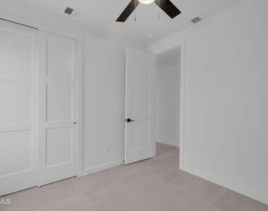 12825 Middlesbrough Avenue - Photo Thumbnail 23