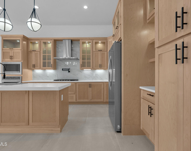 12825 Middlesbrough Avenue - Photo Thumbnail 19