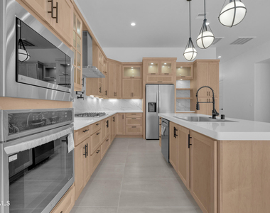 12825 Middlesbrough Avenue - Photo Thumbnail 16