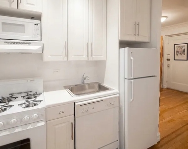 214 East 51st Street - Photo Thumbnail 2