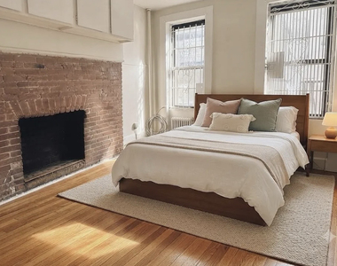 405 West 49th Street - Photo Thumbnail 3