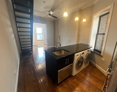 60 Avenue B - Photo Thumbnail 4