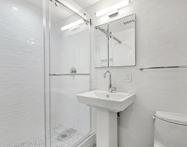 98 Christopher Street - Photo Thumbnail 4