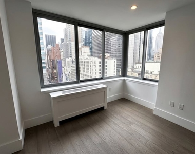 West 47th Street - Photo Thumbnail 5