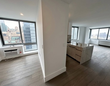 West 47th Street - Photo Thumbnail 1